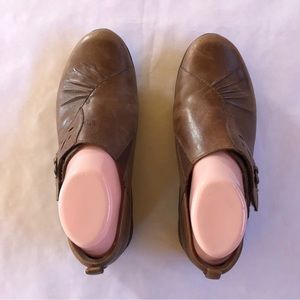 Earth Amity Leather Shoes Womens Size 8 601978 Almond Casual